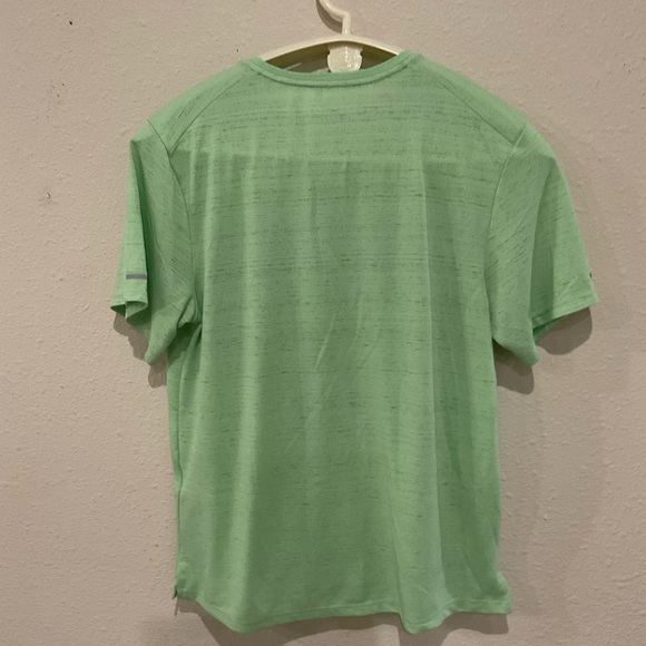 Nike Miler Running Graphic Tee Light Green Reflective Strips Men’s Size Small - Picture 2 of 9
